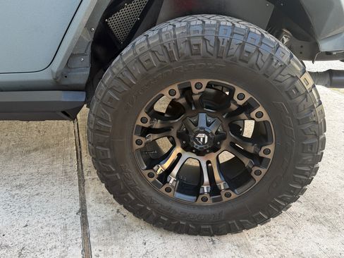 Used 2022 Jeep Wrangler Unlimited Rubicon w/ Cold Weather Group AWD/4WD image 10
