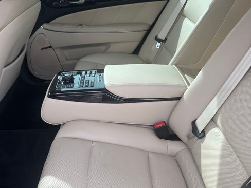 Used 2016 Hyundai Equus Signature RWD image 15