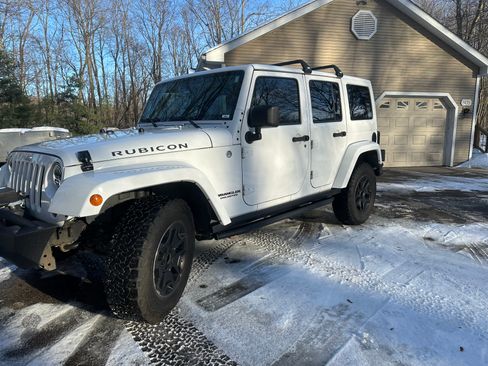Used 2012 Jeep Wrangler Unlimited Rubicon w/ Connectivity Group image 2