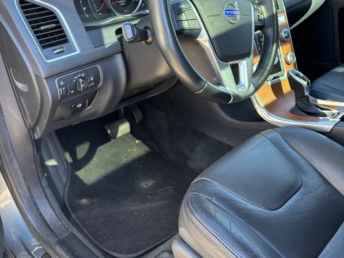 Used 2017 Volvo XC60 T5 Inscription image 8