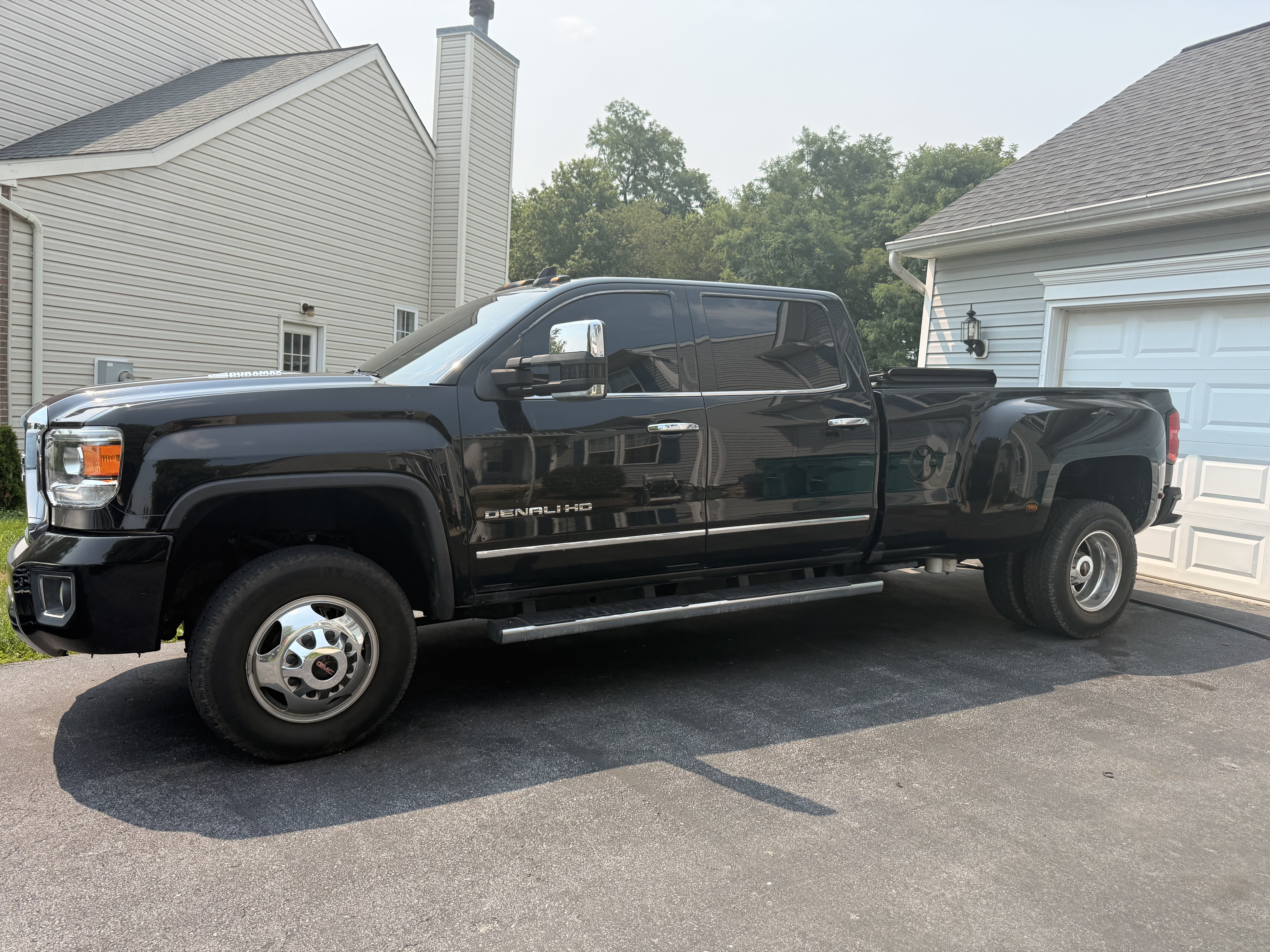 Used 2015 GMC Sierra 3500 Denali w/ Duramax Plus Package AWD/4WD image 2
