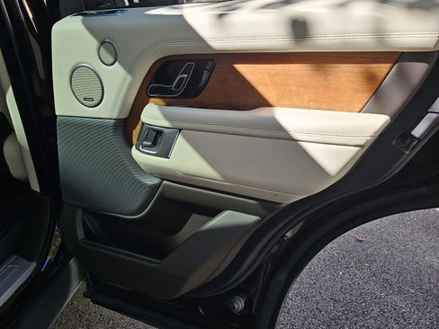 Used 2020 Land Rover Range Rover HSE image 29