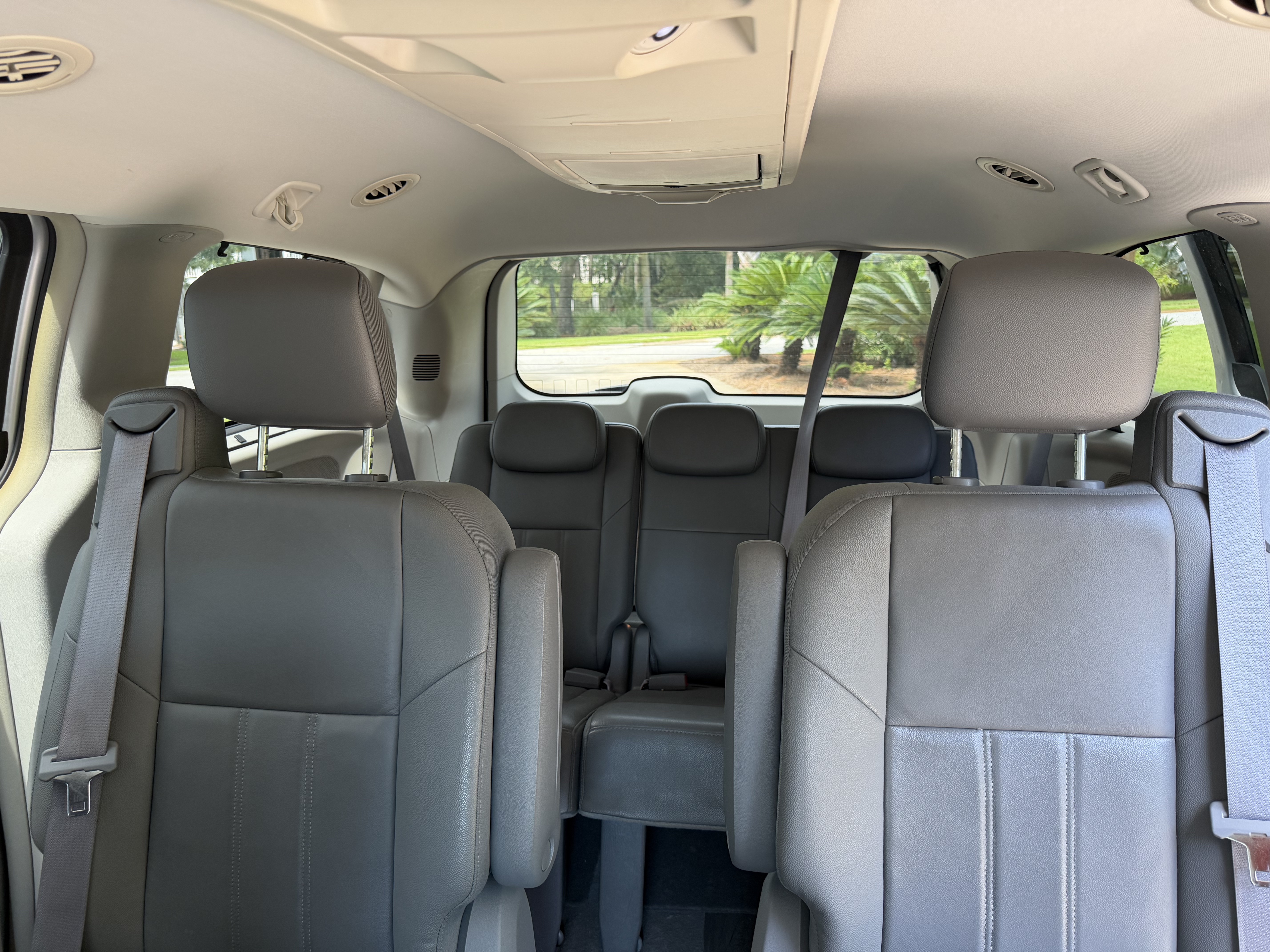 Used 2008 Chrysler Town & Country Touring FWD image 6