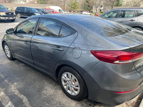 Used 2018 Hyundai Elantra SE image 9