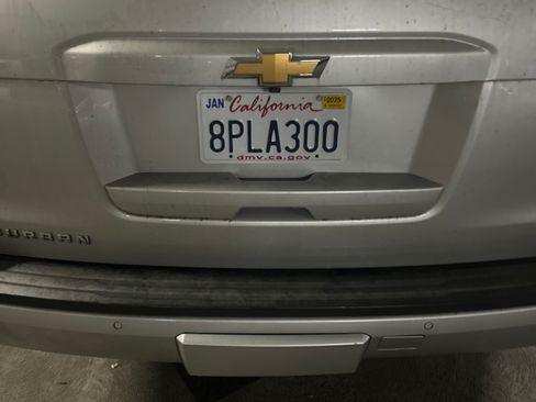 Used 2019 Chevrolet Suburban LT image 2