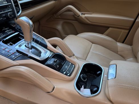 Used 2016 Porsche Cayenne AWD/4WD image 17