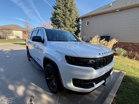 Used 2024 Jeep Wagoneer Series II w/ Convenience Group I image 4