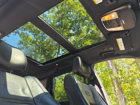 Used 2018 Jeep Grand Cherokee Overland image 10