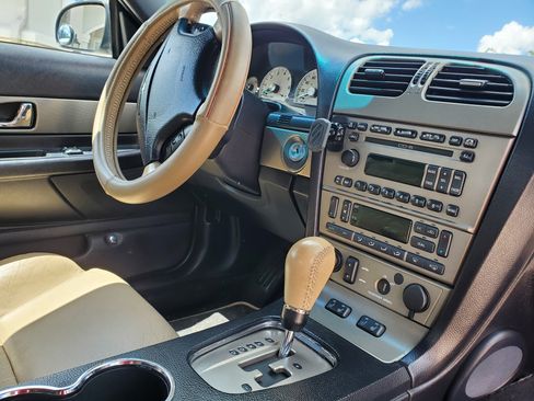 Used 2004 Ford Thunderbird RWD image 21