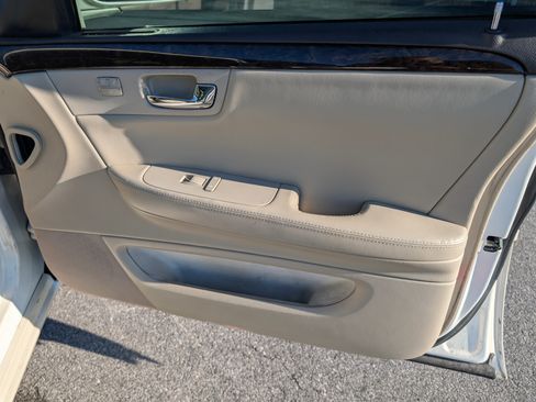 Used 2008 Cadillac DTS w/ Sun And Sound Package image 19