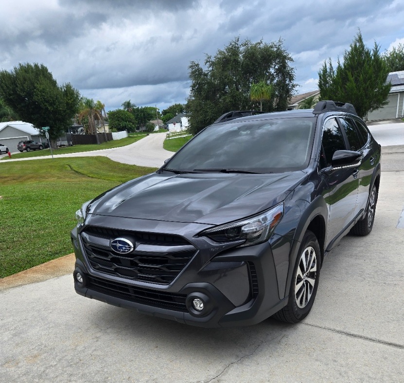 Used 2025 Subaru Outback Premium AWD/4WD image 2