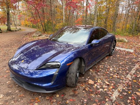 Used 2021 Porsche Taycan image 5