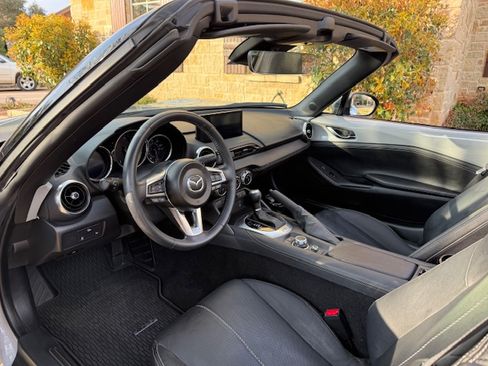 Used 2024 MAZDA MX-5 Miata Grand Touring w/ Weather Package image 9