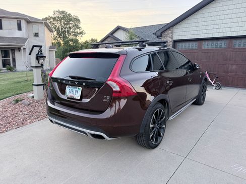 Used 2018 Volvo V60 T5 Cross Country Platinum AWD/4WD image 8