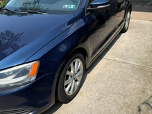 Used 2011 Volkswagen Jetta SE FWD image 1