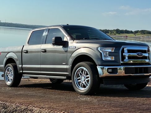 Used 2017 Ford F150 XLT RWD image 1