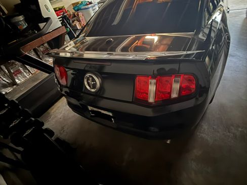Used 2011 Ford Mustang Premium w/ 202A Rapid Spec Order Code RWD image 8