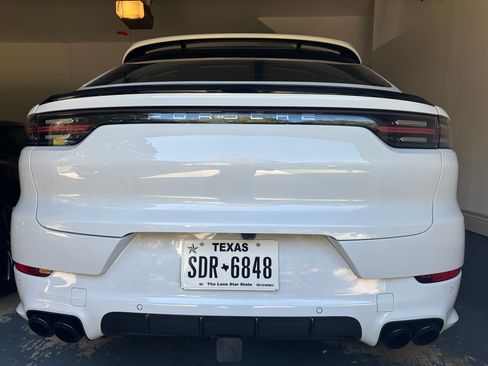 Used 2021 Porsche Cayenne Turbo image 11