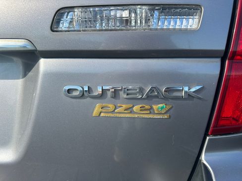 Used 2009 Subaru Outback 2.5i AWD/4WD image 5