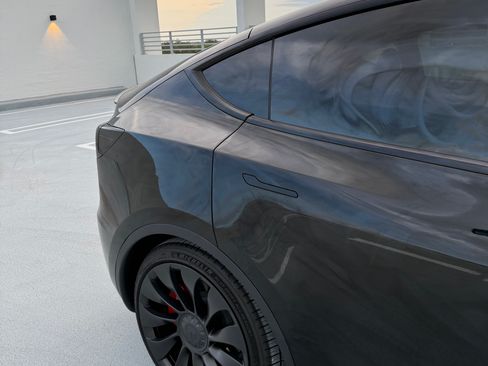 Used 2023 Tesla Model Y Performance AWD/4WD image 11