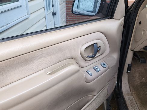 Used 1998 Chevrolet Tahoe 4WD 2-Door w/ Preferred Equipment Group 2 image 8