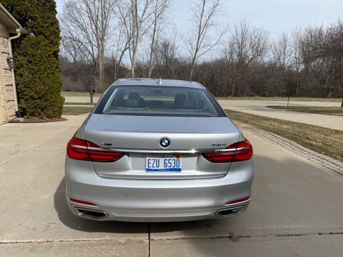 Used 2019 BMW 740i xDrive AWD/4WD image 10