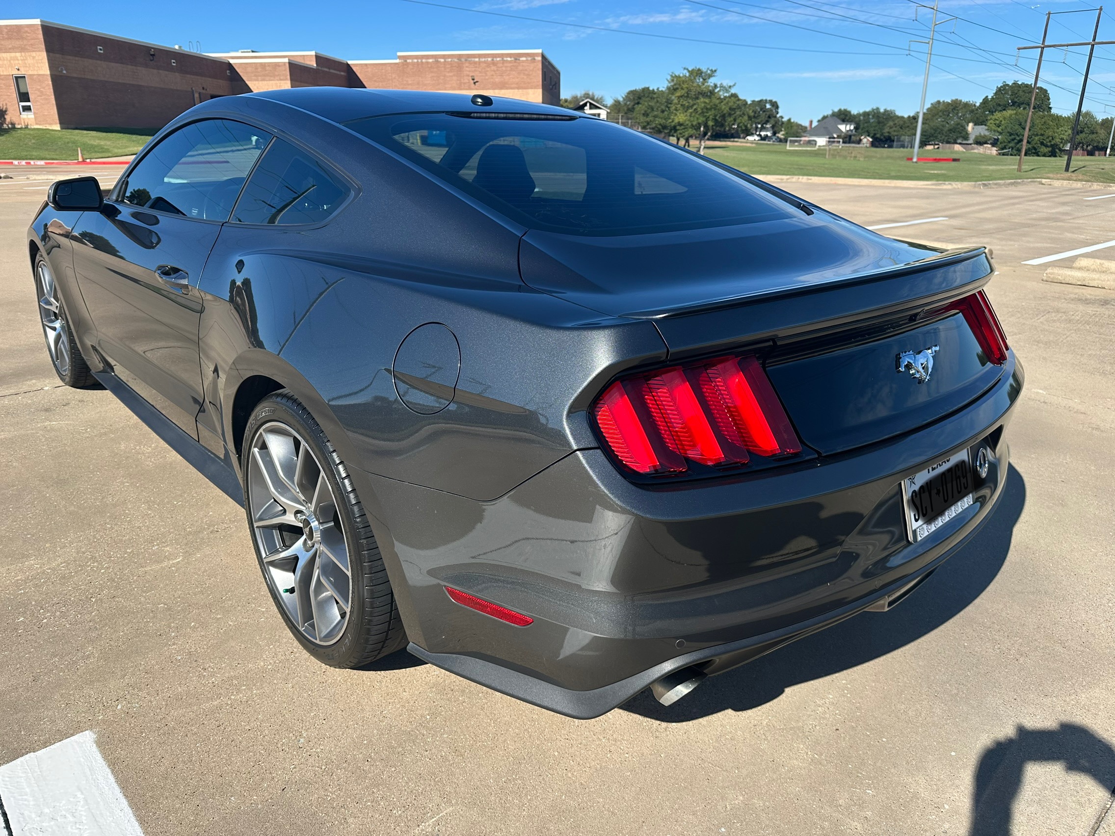 Used 2016 Ford Mustang Premium RWD image 4