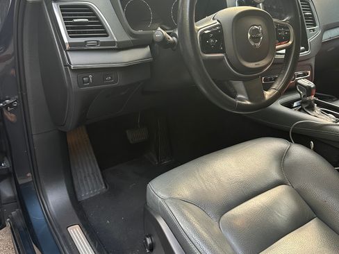 Used 2020 Volvo XC90 T6 Momentum AWD/4WD image 13