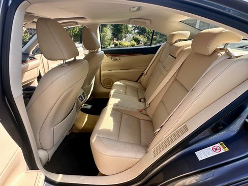 Used 2013 Lexus ES 300h w/ Luxury Pkg FWD image 5