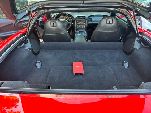 Used 2002 Chevrolet Corvette Coupe RWD image 12