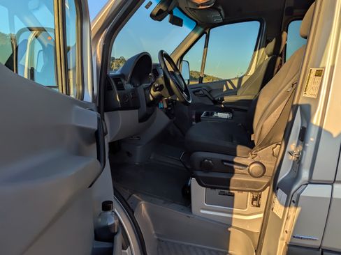 Used 2016 Mercedes-Benz Sprinter 2500 image 13