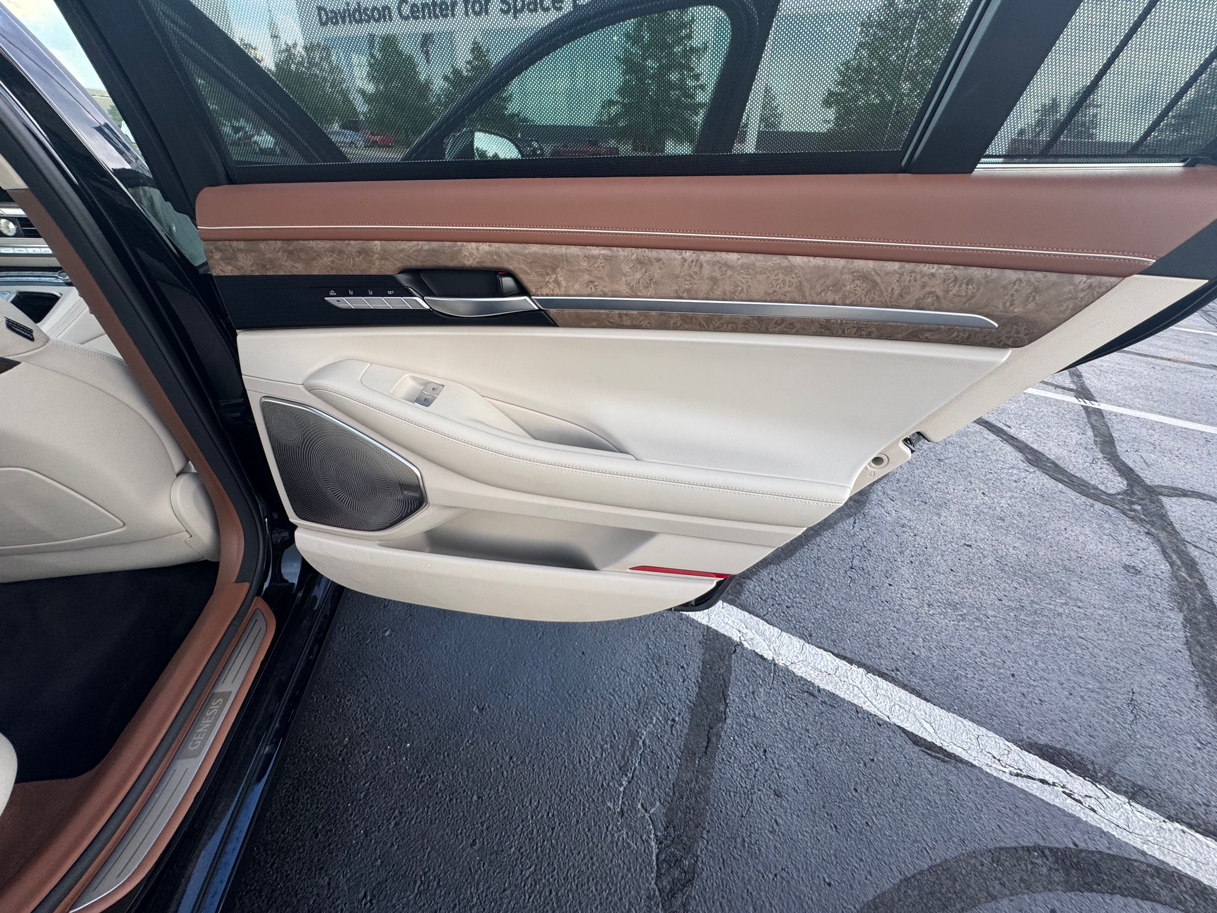 Used 2022 Genesis G90 5.0 Ultimate RWD image 21