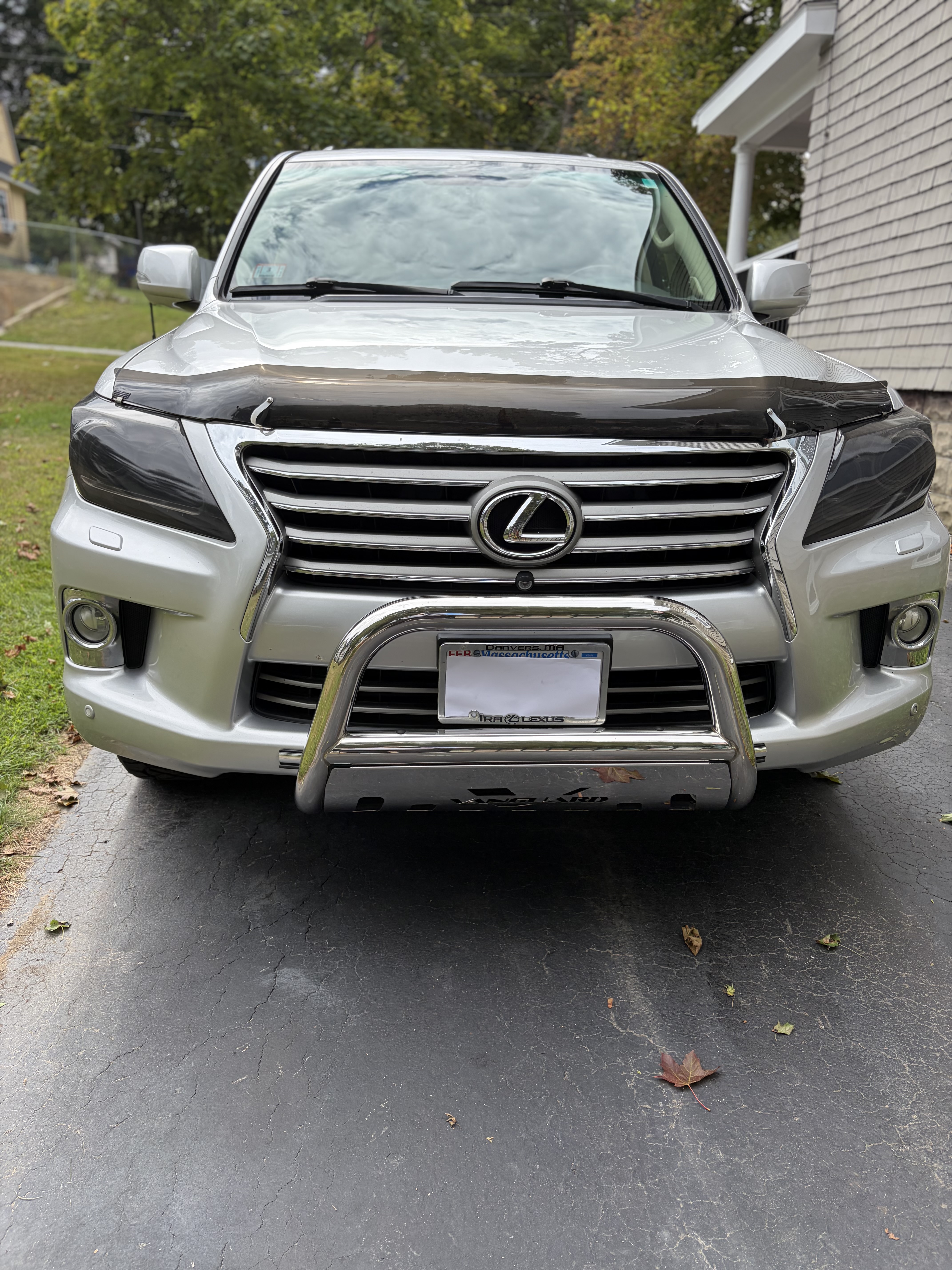 Used 2013 Lexus LX 570 4WD w/ Luxury Pkg image 4