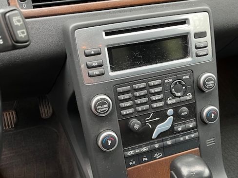 Used 2010 Volvo XC70 3.2 image 9