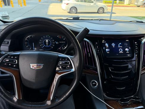 Used 2020 Cadillac Escalade ESV Luxury image 11