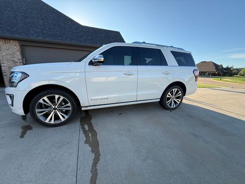 Used 2021 Ford Expedition Platinum image 5