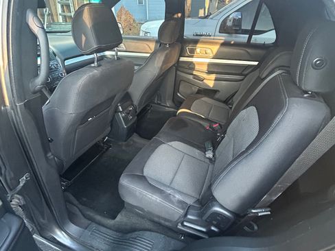 Used 2016 Ford Explorer XLT image 24