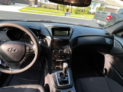 Used 2014 Hyundai Genesis 2.0T image 10