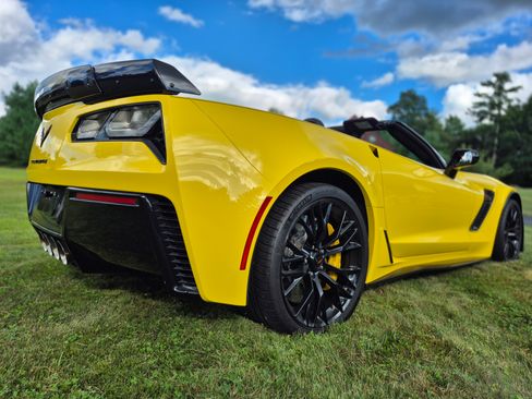 Used 2016 Chevrolet Corvette Z06 w/ 3LZ Preferred Equipment Group RWD image 31