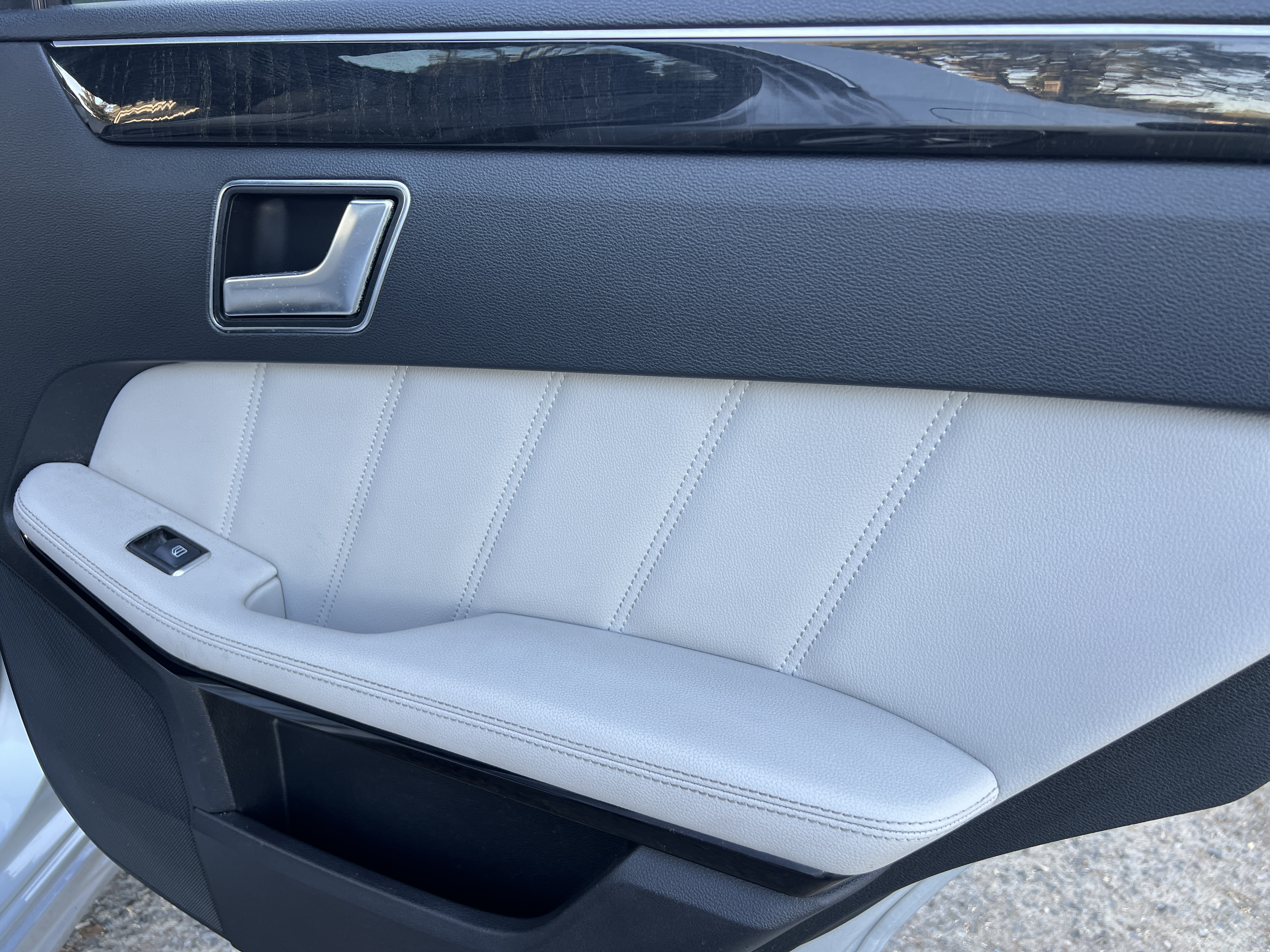 Used 2013 Mercedes-Benz E 350 Sedan image 32