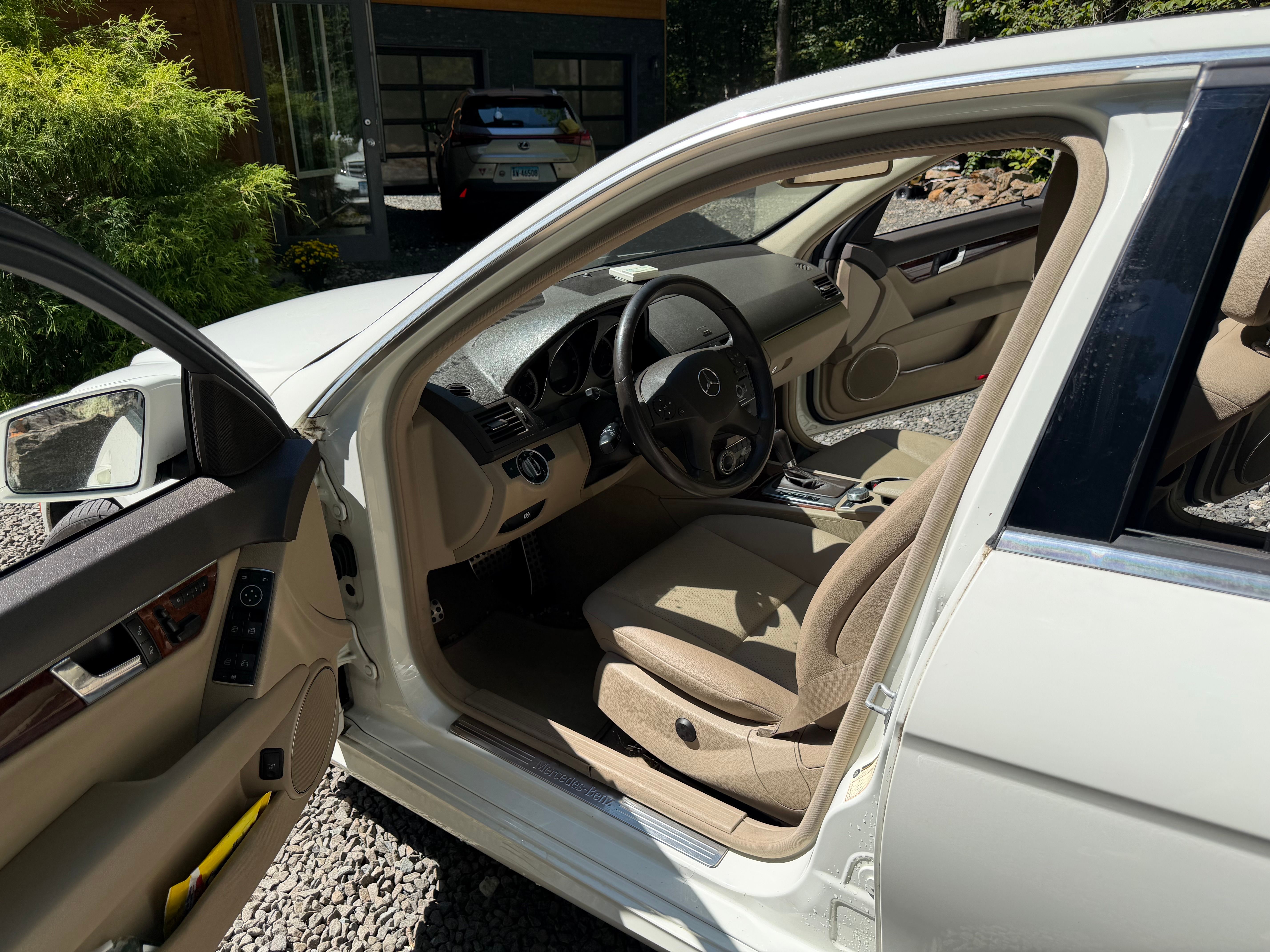 Used 2011 Mercedes-Benz C 300 4MATIC Sedan image 9