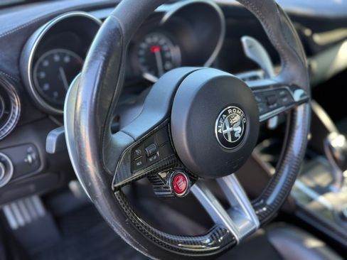 Used 2017 Alfa Romeo Giulia Quadrifoglio image 22