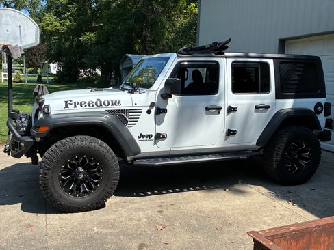 Used 2021 Jeep Wrangler Unlimited Sport w/ Technology Group AWD/4WD image 5