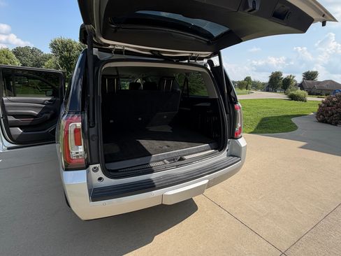 Used 2019 GMC Yukon XL SLT AWD/4WD image 16