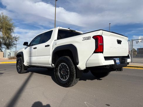 Used 2024 Toyota Tacoma TRD Off-Road image 8