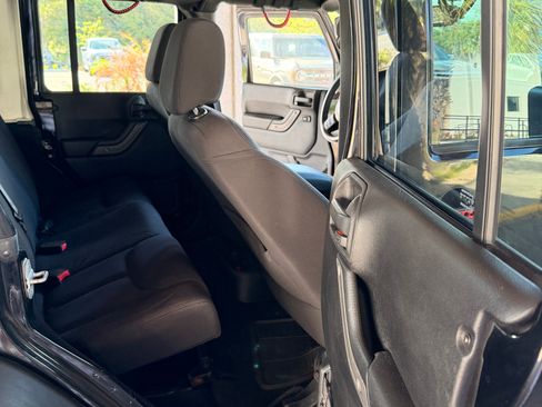 Used 2013 Jeep Wrangler Unlimited Sport image 11