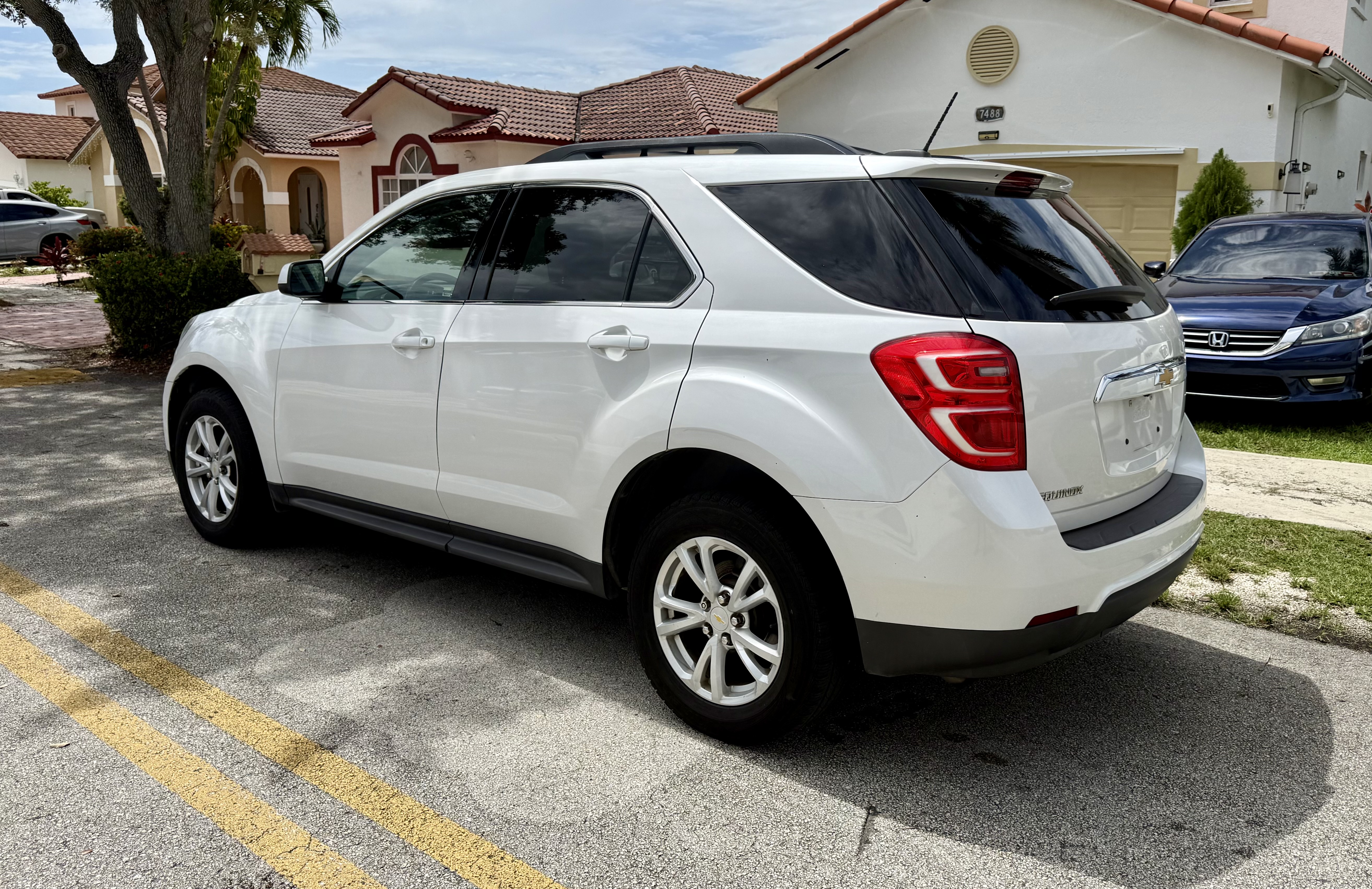 Used 2017 Chevrolet Equinox LT w/ Convenience Package FWD image 4