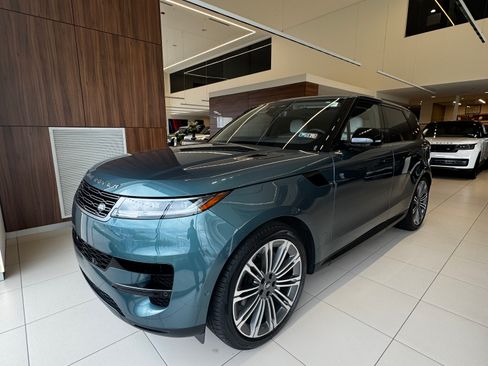 Used 2024 Land Rover Range Rover Sport SE AWD/4WD image 16