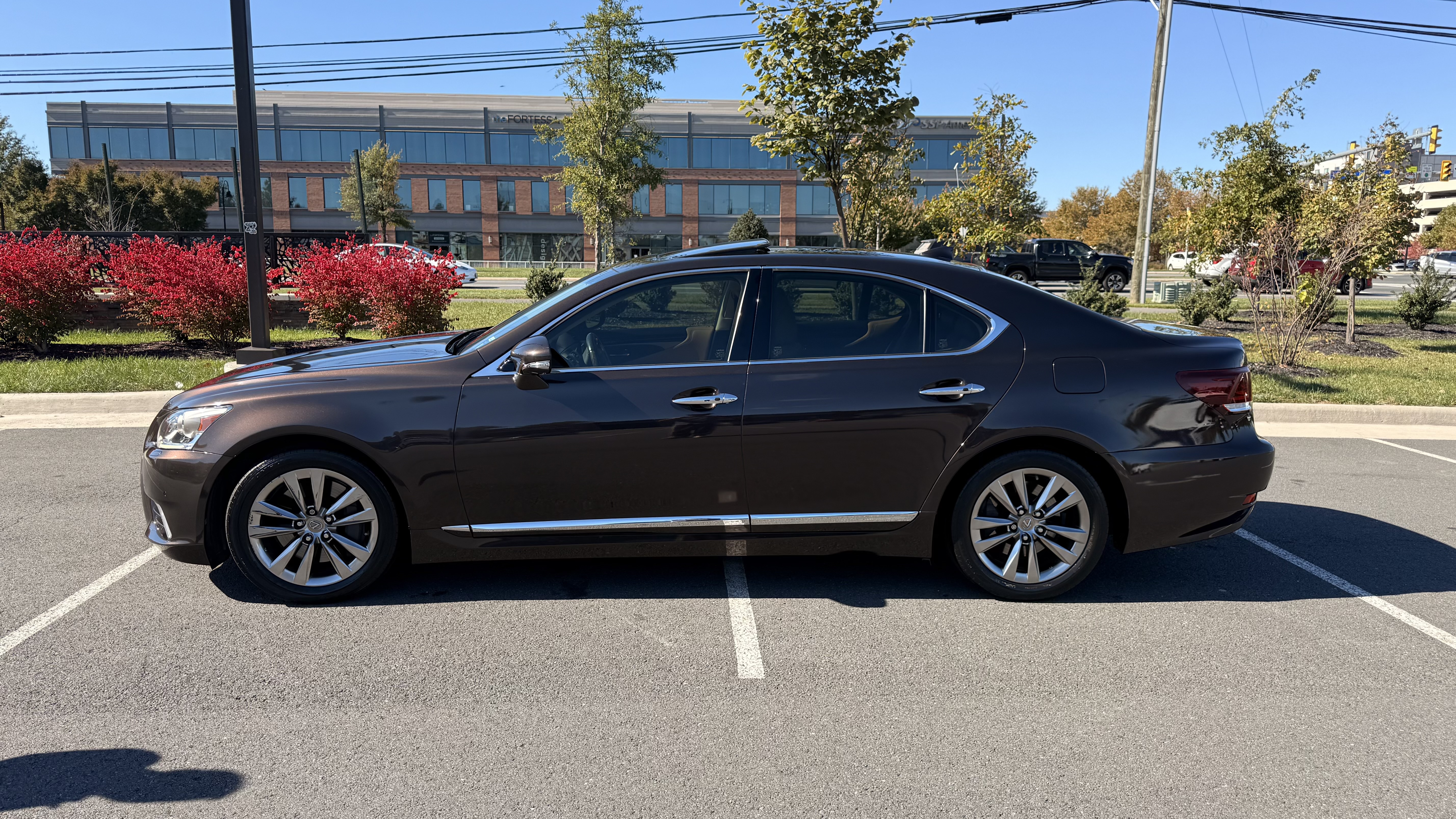 Used 2014 Lexus LS 460 AWD w/ Comfort Package image 10