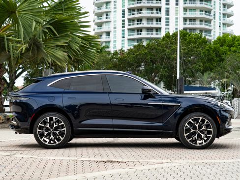 Used 2021 Aston Martin DBX AWD/4WD image 9